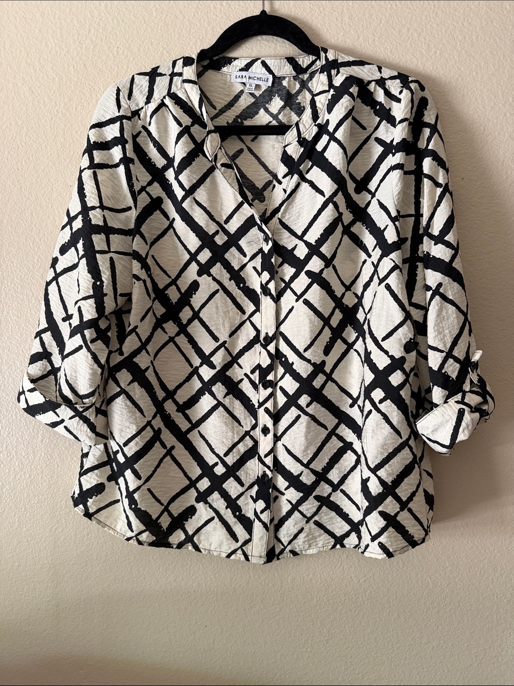 Sara Michelle Black & White Abstract Grid Button-Front Women’s Shirt